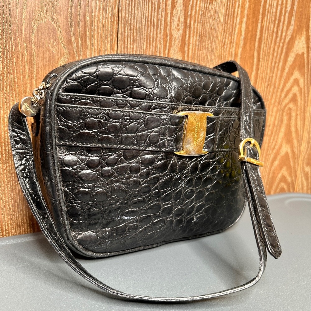 Salvatore Ferragamo Black Croc Embossed Leather Vara Bow Crossbody Bag BA214183 - Picture 5 of 16